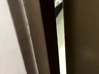 Espiando a mi hermanastra - pov enorme polla