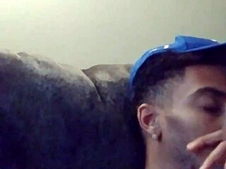 Ossoarrogantt Shows Off Tattooed Body in Solo Action