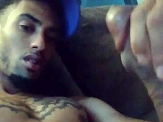 Ossoarrogantt Shows Off Tattooed Body in Solo Action