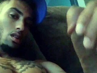 Ossoarrogantt Shows Off Tattooed Body in Solo Action