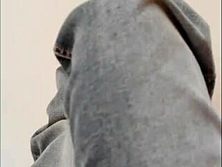 thin legs in jeans look so sexy in public solo fetish