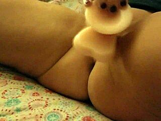 amateur wife feels so wet trying a new dildo on webcam