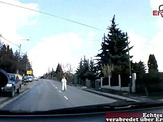 dünne blonde schlampe kriegt anal creampie in mmf dreier, geil