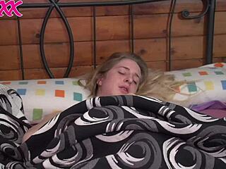 mi hijastra se masturba para mí, grabarla me excita tanto!