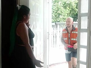 plomero seduced by boss showing huge ass for blowjob and sex.