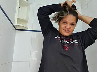 Do you think I wash my hairy pussy well, Paty Bumbum?