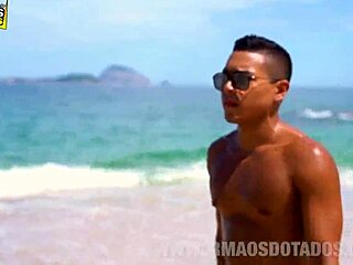 met a guy on the beach and had passionate encounter