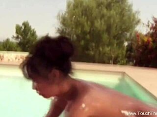 Relaxing massage turns intimate with pussy enjoyment