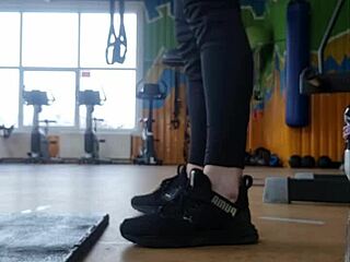 young female shakes ass in gym