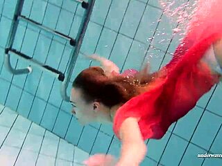 duna bultihalo bathes underwater