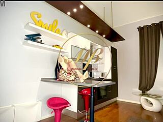 servite la vostra dea, cani!