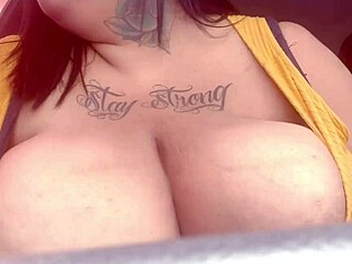 Bbw Exibida Dentro Do Carro Na Rua - Mary Jhuana