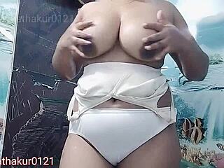 Bathing Babe Shows Off Wet Pussy