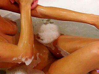 Super hot college student boldly shows perfect pussy in bath
