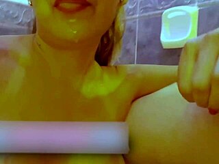 latina tetona luciatuputinovia records herself giving a blowjob to a chubby guy solo