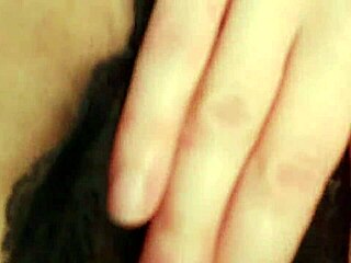 I, golden tigre, playin with my belt makin more juice for strapon