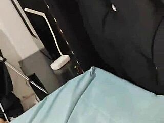 my stepcousin is staying and we're fucking 😏