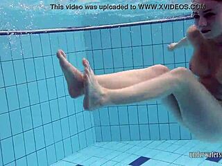 कैट्रिन प्रिवसेम और लूसी गुरचेंको को अंडरवाटर बिकिनी बेब्स के रूप में चेक आउट करो