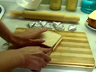 Hey, wanna see my curves before I ride this apron-wearing dude?