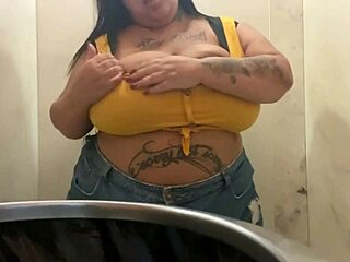 I love showing off in public bathroom - Mary Jhuana