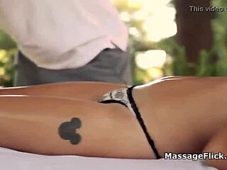 यह आउटडोर मसाज डीप थ्रोट थ्रिल में बदल गया!