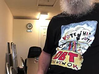 Solo masturbation leads to orgasm for mature horny woman