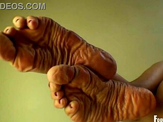 Jade Vixen strips black hose off for steamy foot play