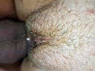 Nao tem como enjoar de comer essa safada na frente do marido corno dela