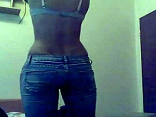 Rip off those clothes in this webcam strip!