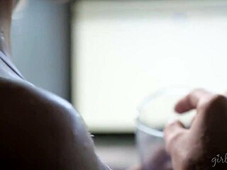 Adriana Chechik and Megan Rain in lesbian sex. Her pussy squirts right away during muff diving.