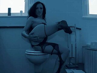 Alisha sweet strippt f�r dich und l��t sich ersatzweise ficken