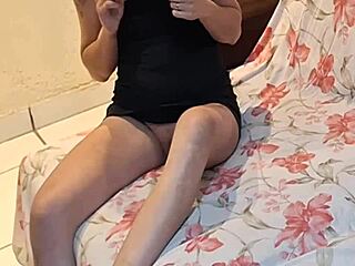 padrasto joga dominô com enteada e notou que ela estava sem calcinha