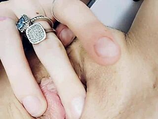 Inked woman reaches intense orgasm up close: Tiny, sexy clit