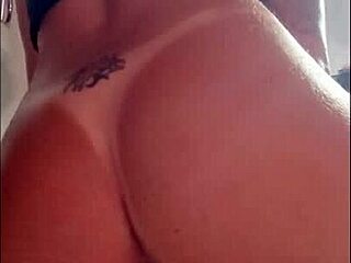 Ruiva Rabuda Senta No Consolo Abrindo A Bucetinha E Goza Gostoso - Completo No Red