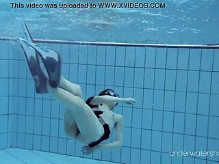 i'm roxalana chech scuba diving in the pool