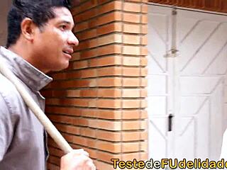 Jardineiro pegando patroa safada