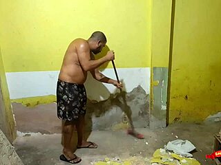 Seduzir O Pedreiro Que Meu Marido Contratou Para Fazer A Obra Aqui De Casa At� Ele Me Comer