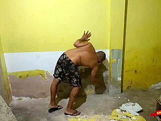 Seduzir O Pedreiro Que Meu Marido Contratou Para Fazer A Obra Aqui De Casa At� Ele Me Comer