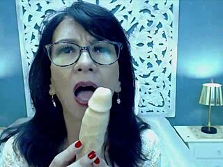 I am a mature woman on webcam sharing my experiences