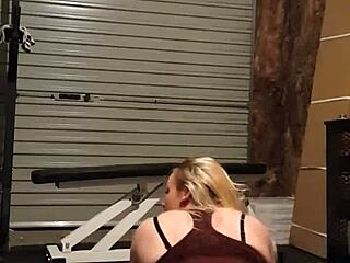 Watch this gym girl do a striptease in leggings