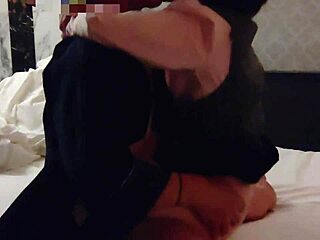 डे टाइम ओएल असिस्टेंट टॉप पर राइड करती हुई, मैं अंदर धक्का मारता हूँ और वो मॉन करती है