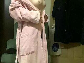 Sexy dance with tiny 18+ body and small tits in homemade teen video.