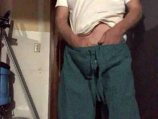 Hey man, wanna join this gay rub session?