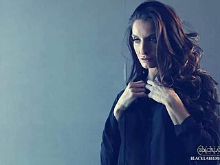 hey babe, wanna scissor with me tonight?