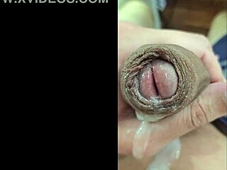 Novinho Dotado Gozando Gostoso