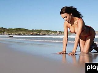 Look at skinny Ukrainian babe Gloria Sol stripping at the beach