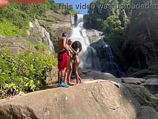 Eu E Meu Amigo Levamos A Pretinha Gostosa Para Cachoeira E Demos Pau Para Ela