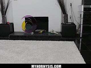 Stepsister Let Her Bigbro Get A Feel Of Her On The Inside - Myhornysis