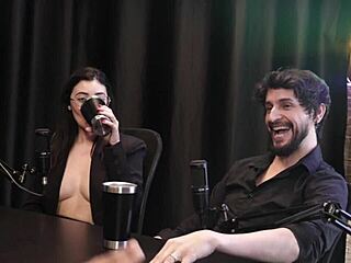 Atualmente Est�o Atr�s de Uma Namorada Para Ela e Em Outro Momento Comeram a Buceta Dela Por Horas e o Bdsm - Angel Sheer