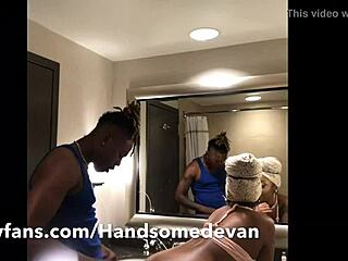 Handsomedevan & Lia Tokyo Bathroom Sex Tape Leaked!